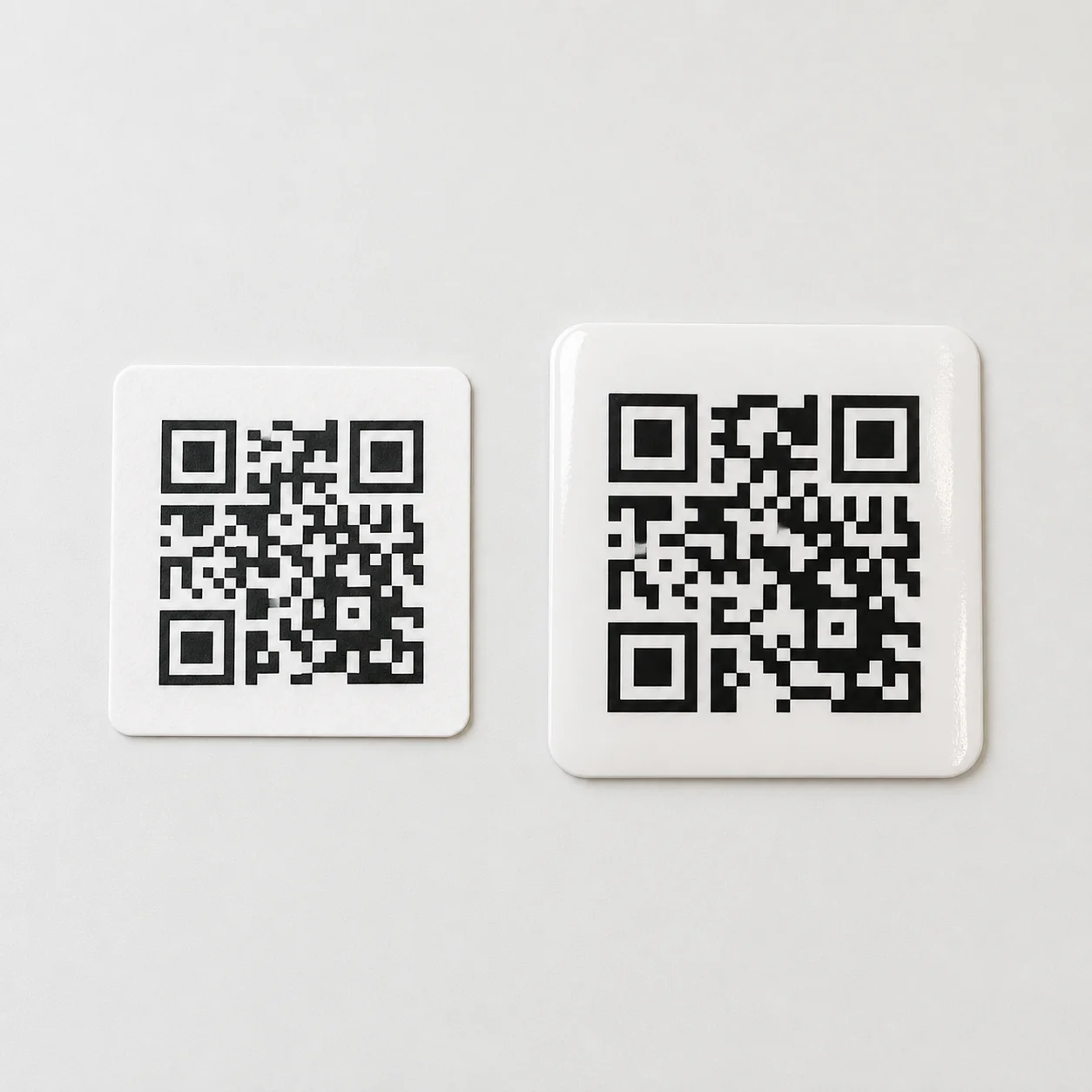 Наклейки с QR-кодом для лендинга и промо: виды, материалы, заказ